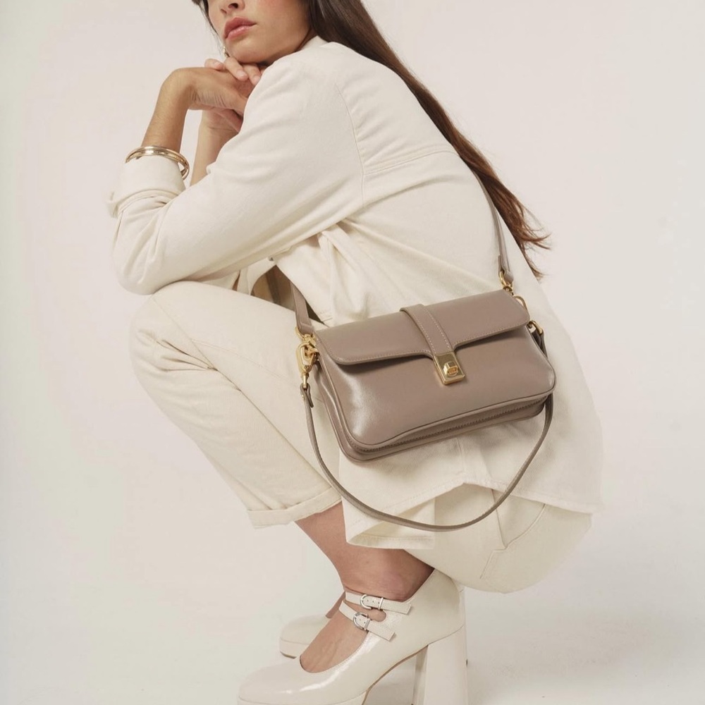 Leo et Violette Dahlia crossbody shoulder bag with two straps in mole taupe